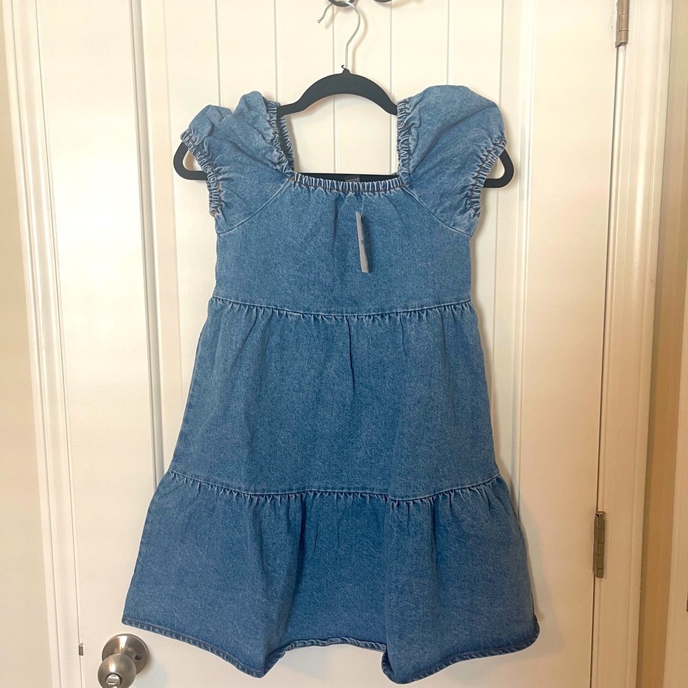 Girls size 11 / 12 Forever 21 denim dress. NWT